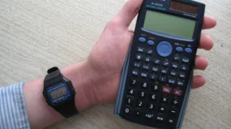 Reloj Casio F-105W y calculadora científica Casio fx-300ES