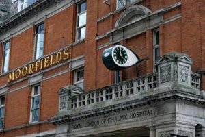 Reloj del Moorfields Eye Hospital en Londres