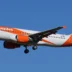 Airbus A320-214 de "easyJet Europe" aterrizando en Berlin Brandenburg Airport (BER)