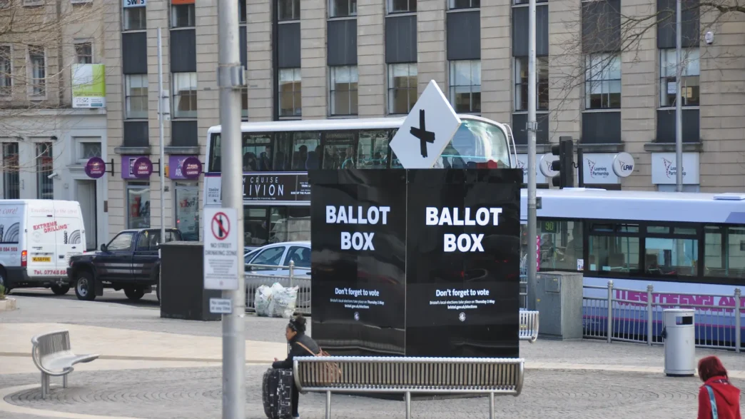 Urna electoral en el centro de Bristol