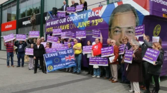Brexit Campaigners & bus