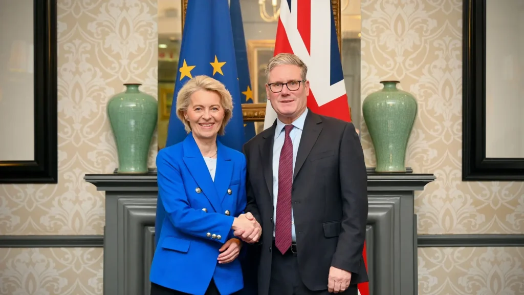 Del 20 al 23 de noviembre de 2025, Ursula von der Leyen, presidenta de la Comisión Europea, viajó a Johannesburgo, Sudáfrica, para participar en la Cumbre del G20. En la fotografía aparece junto a Keir Starmer, primer ministro británico.