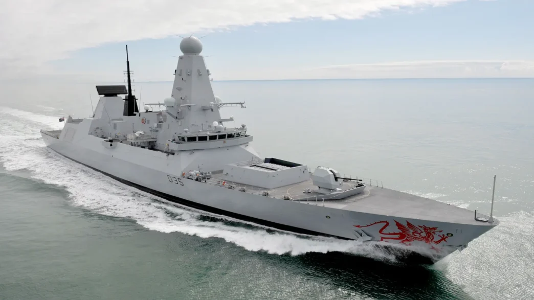 El HMS Dragon forma parte de la clase de destructores más potente jamás construida en el Reino Unido y es uno de los buques de guerra más avanzados del mundo.
