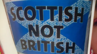 cartel del referendum de Escocia que dice Scottish not British, Escoceses, no Británicos