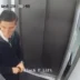 IHenry Nowak, grabado por las cámaras de seguridad, saliendo hacia el pub, cuatro horas antes de ser asesinado.