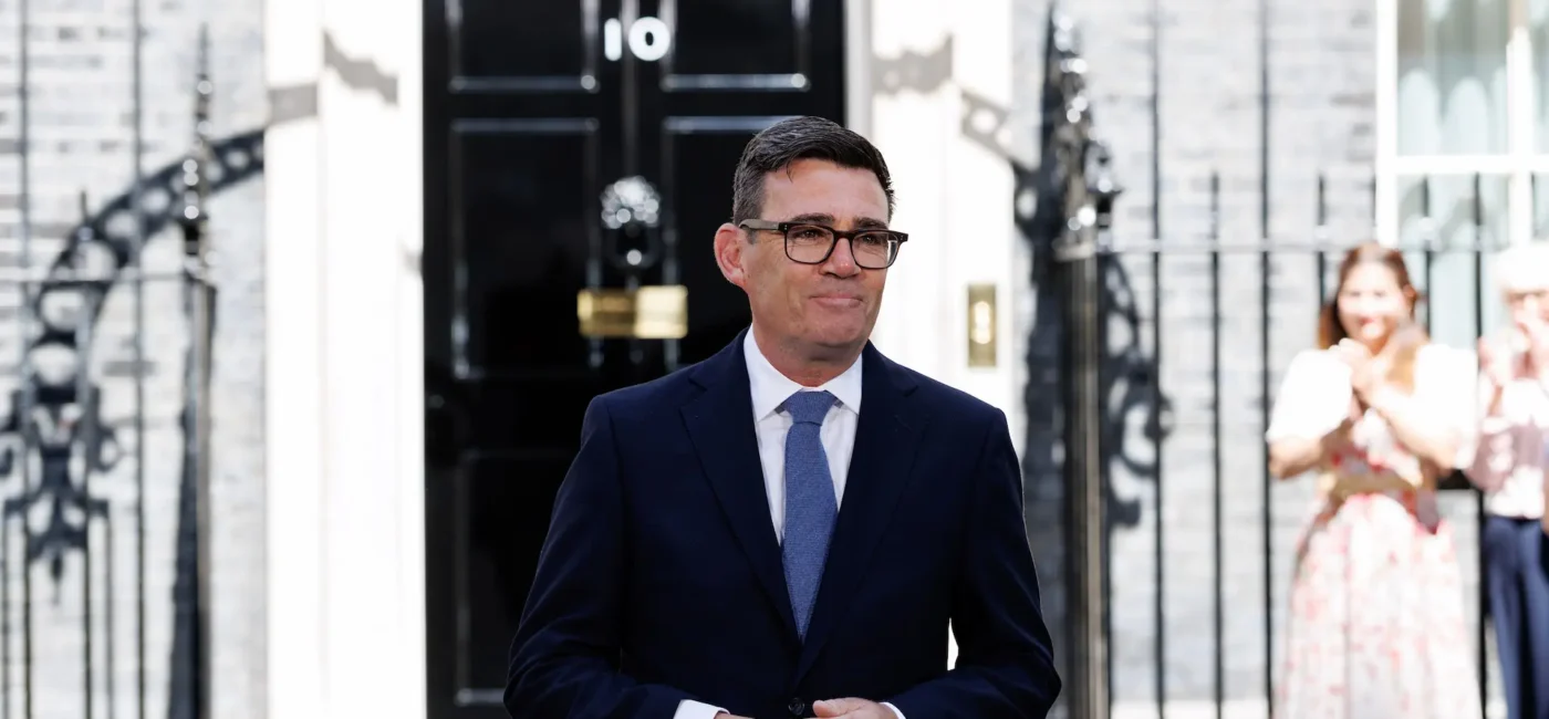 El Primer Ministro Andy Burnham llegando al 10 de Downing Street
