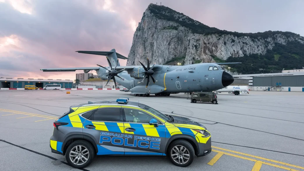 Un avión Atlas C1 de la RAF en Gibraltar en apoyo de la Operación Newcombe.