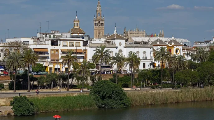 The Guadalquivir embankment in Seville. Paseo Alcalde Marques del Contadero