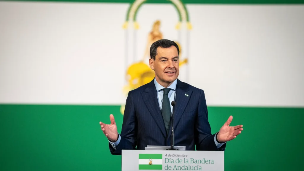 Juanma Moreno Bonilla with Andalusia flag