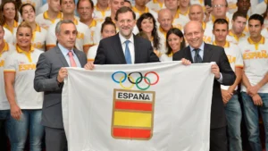 The President of the Government, M. Rajoy, with a large part of the delegation of Spanish athletes who competed in the London 2012 Olympic Games.