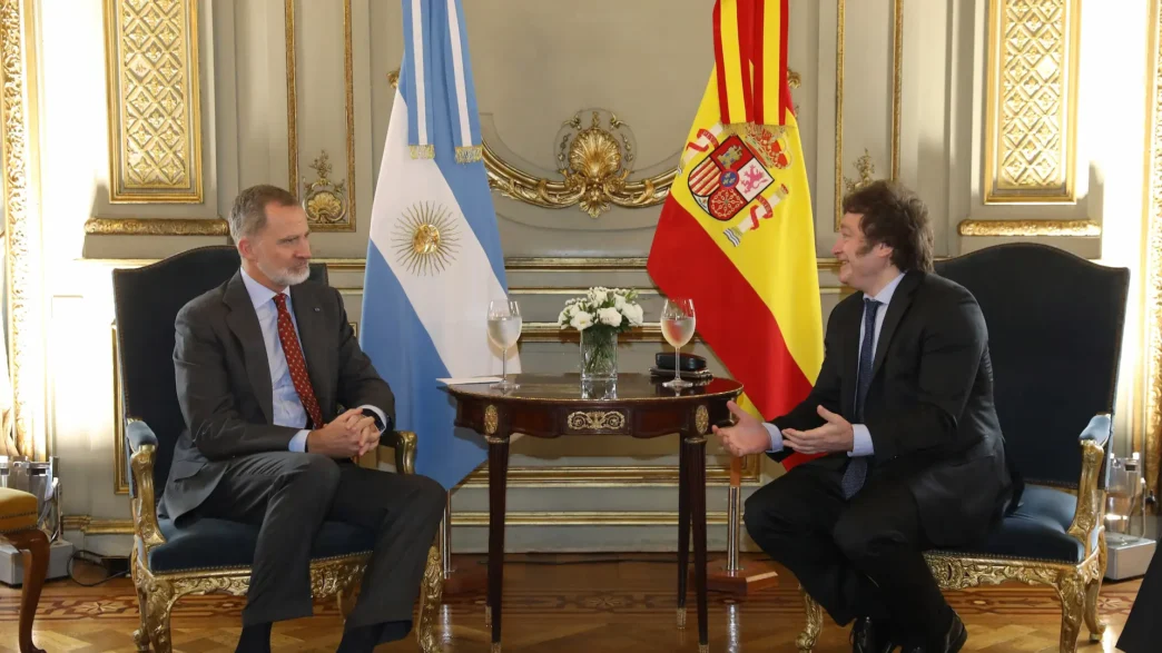 King Felipe VI of Spain, visiting Buenos Aires, is received by Diana Mondino and President-elect Javier Milei at the San Martín Palace.