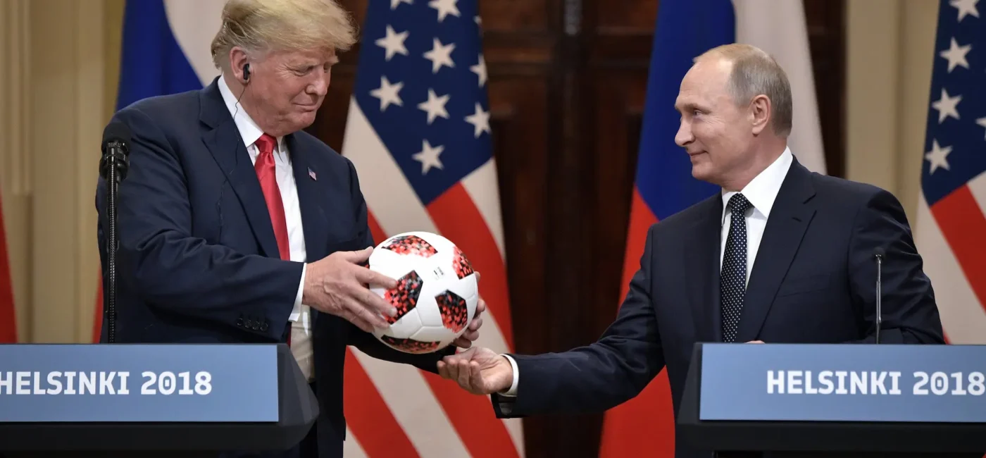 Vladimir Putin le entregó a Donald Trump el balón oficial del Mundial de 2018 y le deseó a Estados Unidos una exitosa organización del Mundial de 2026.